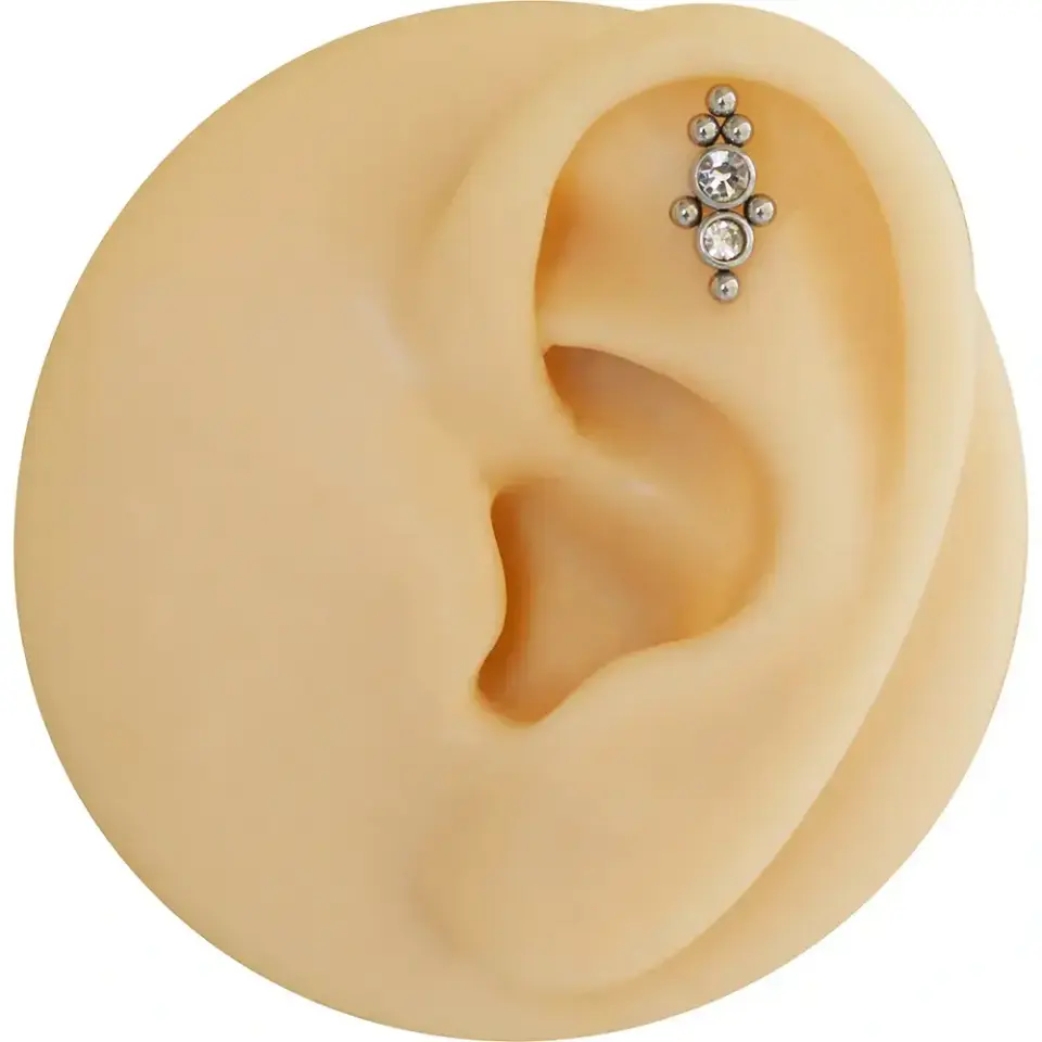 Gümüş toplu zirkon kıkırdak küpesi helix ve tragus uyumlu taşlı piercing