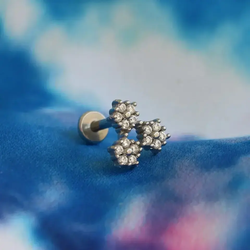 minimal-gumus-ucgen-papatya-helix-kikirdak-piercing-kombini