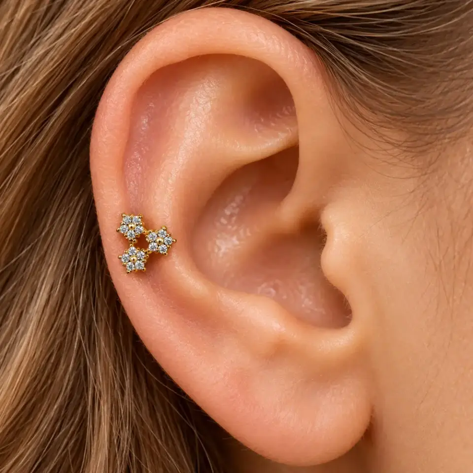 gold-ucgen-papatya-helix-piercing