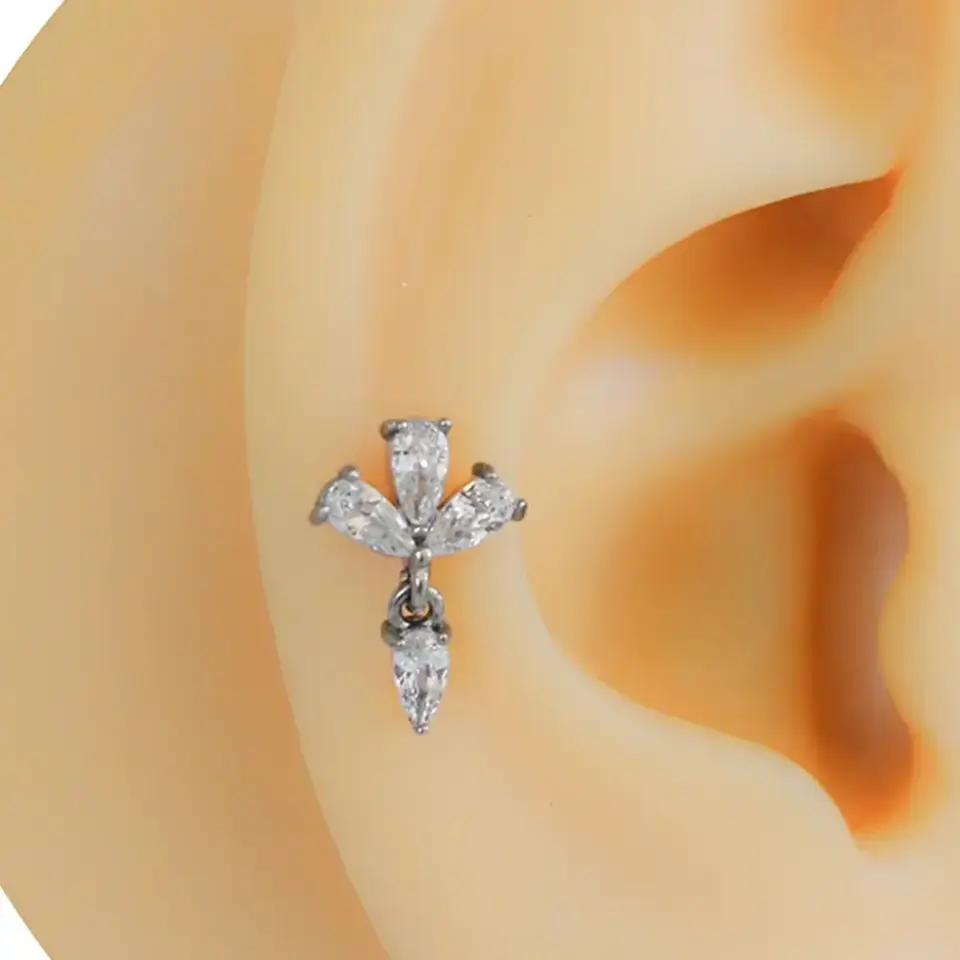 gumus-renk-zirkon-tasli-isik-damlasi-tragus-helix-kikirdak-piercing