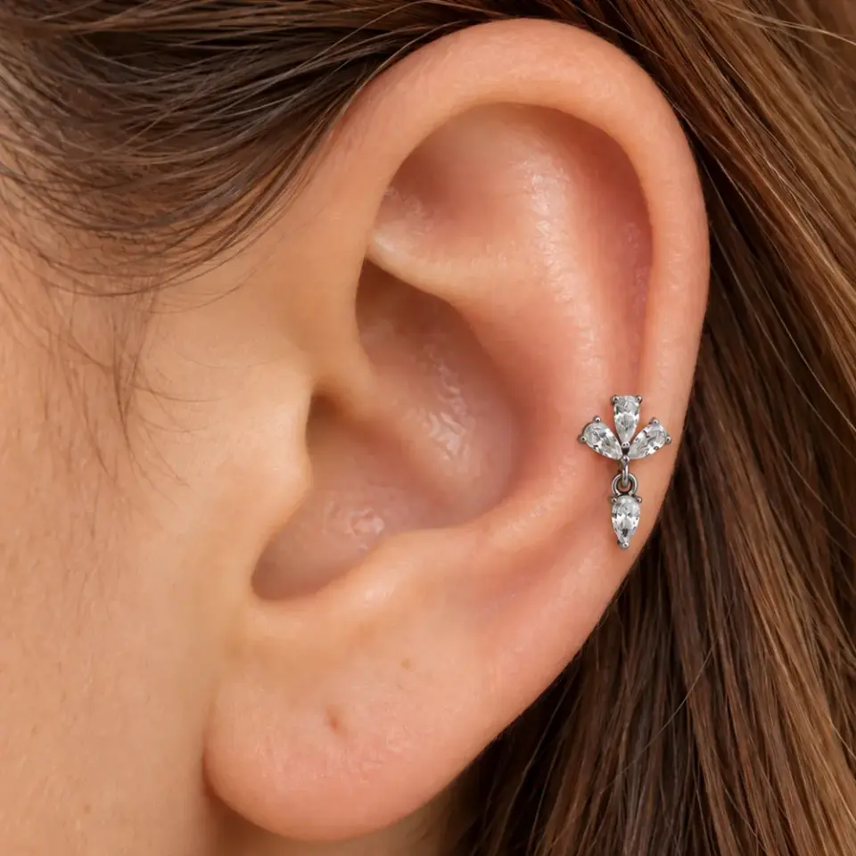 gumus-damla-sallantı-helix-piercing