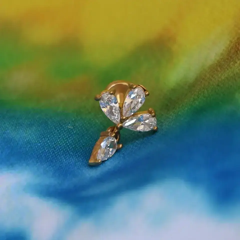 arkasi-duz-flatback-isik-damlasi-tragus-piercing-modeli