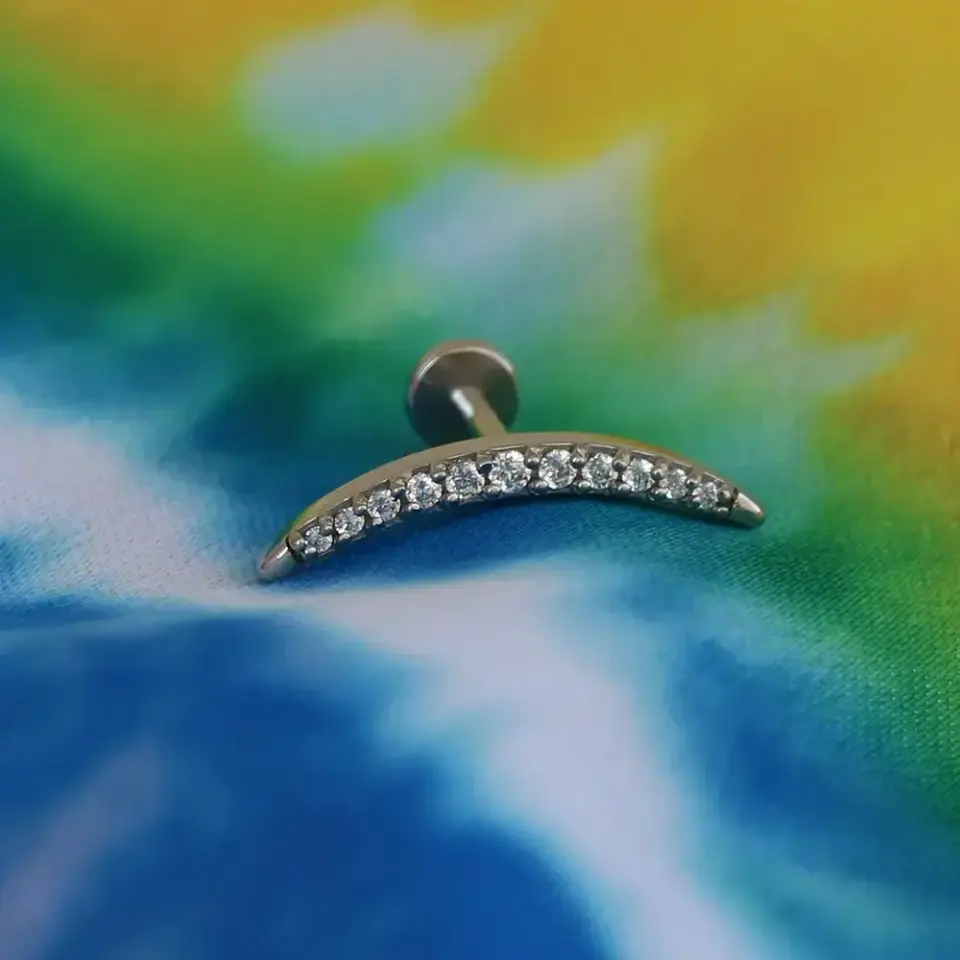 minimalist-silver-isiltili-zirkon-ay-helix-piercing-kombini