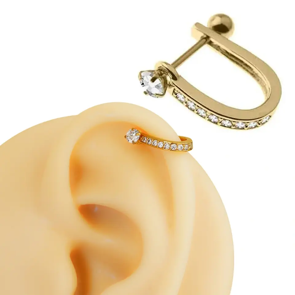 Altın Rengi Tek Taş Detaylı Helix, Kıkırdak Piercingin yakın kulak duruşu