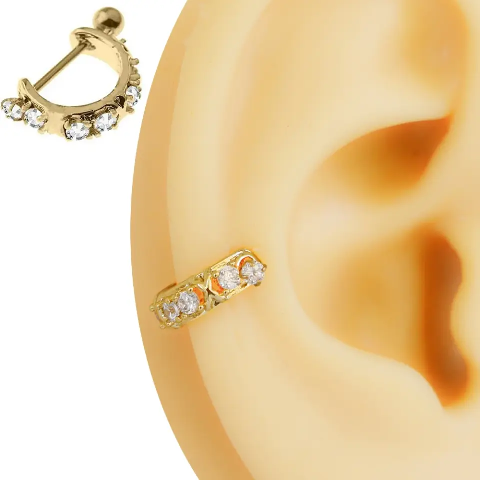Altın rengi zirkon taşlı helix, kıkırdak piercing kulakta ve yerde  çekimi