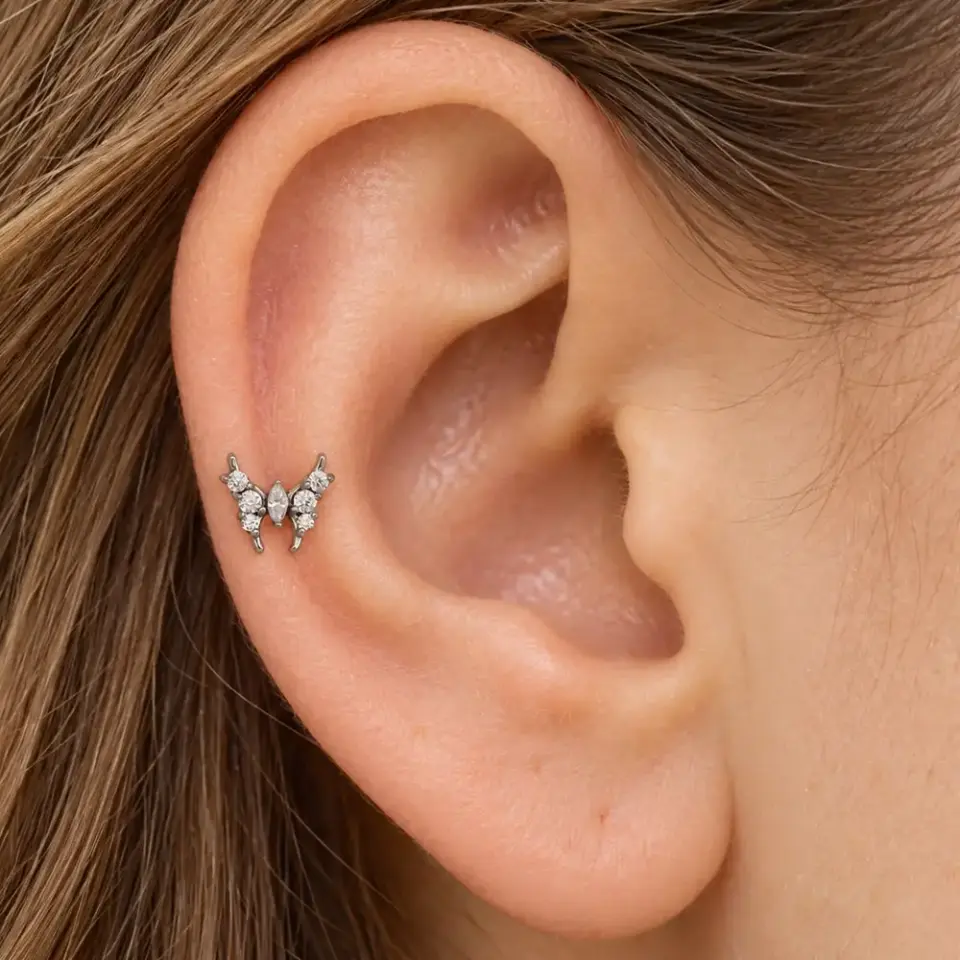 gumus-kelebek-helix-piercing