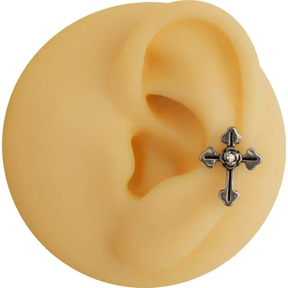 316L cerrahi çelik anti-alerjik gümüş renk kıkırdak gül haç piercing kulakta duruşu