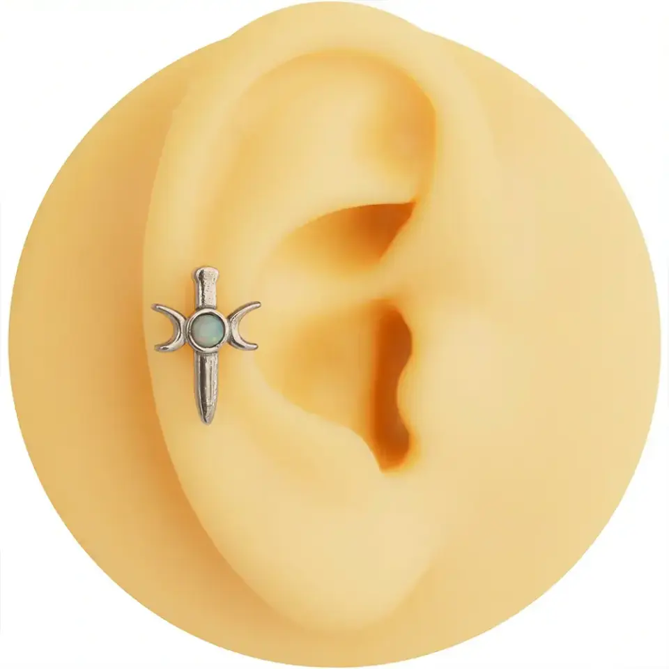 316L medikal çelik anti-alerjik opal kılıç ay piercingin kıkırdaktaki modern duruşu