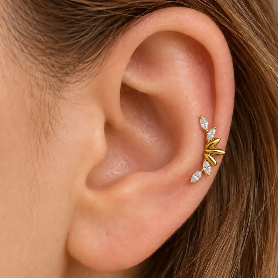 gold-markiz-tiara-helix-piercing