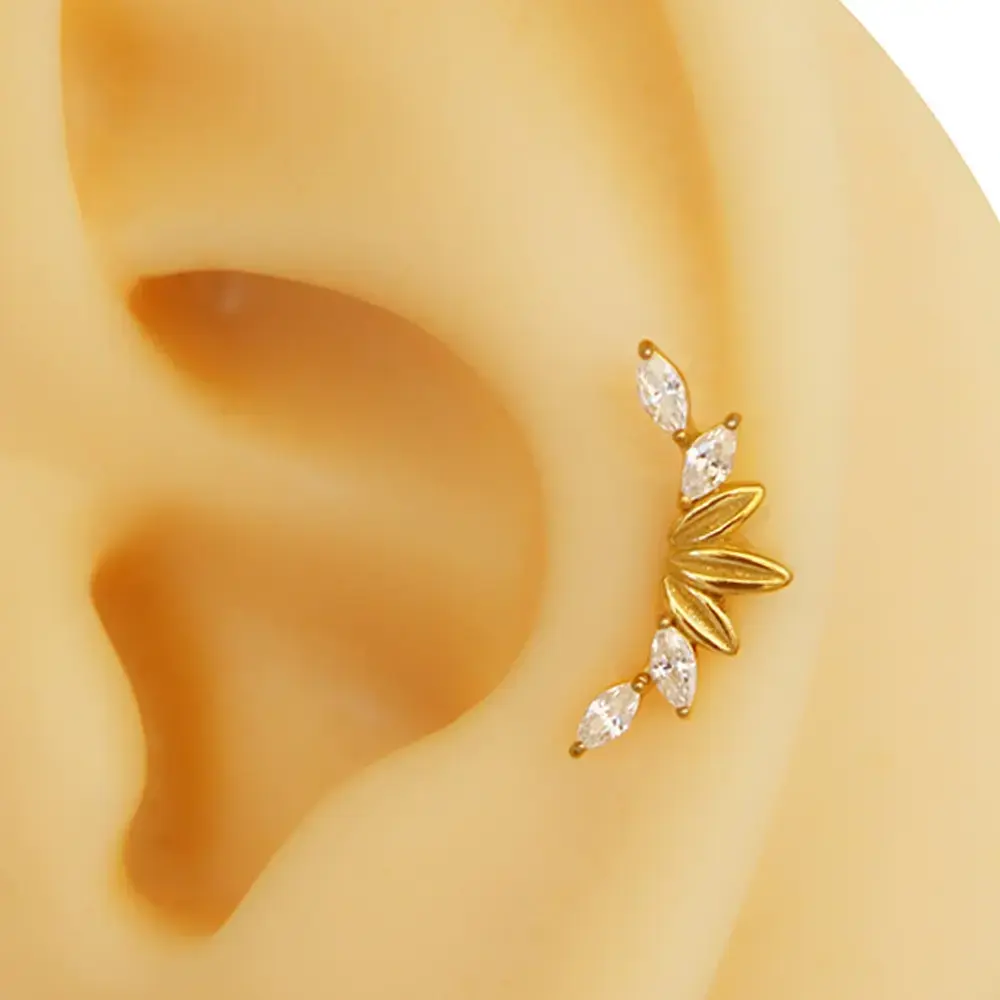Markiz tiara taç tasarım altın renk 316L medikal çelik tragus piercing flatback detay çekimi