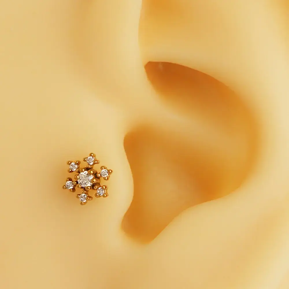 gold-zirkon-tasli-kar-tanesi-tragus-helix-kikirdak-piercing