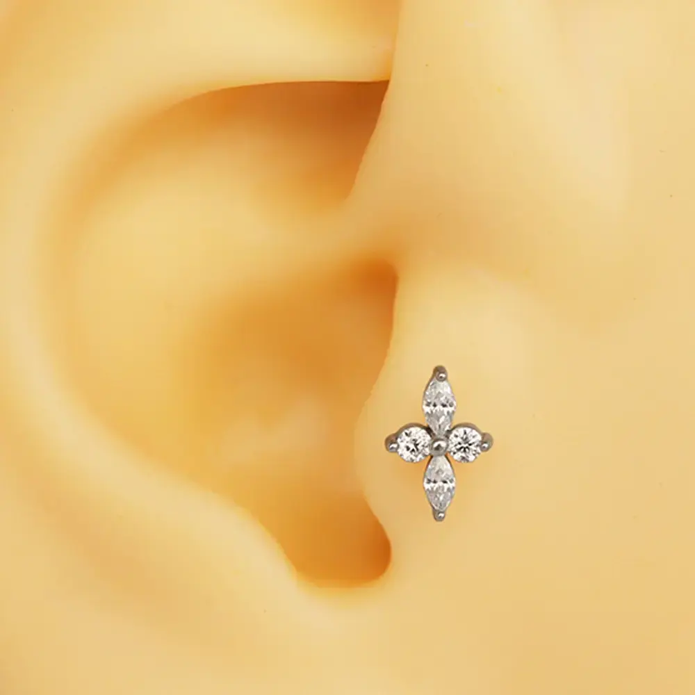 gumus-renk-zirkon-tasli-kuzey-yildizi-tragus-helix-kikirdak-piercing