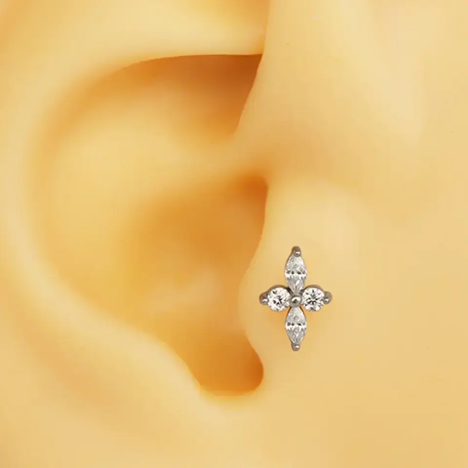 gumus-renk-zirkon-tasli-kuzey-yildizi-tragus-helix-kikirdak-piercing