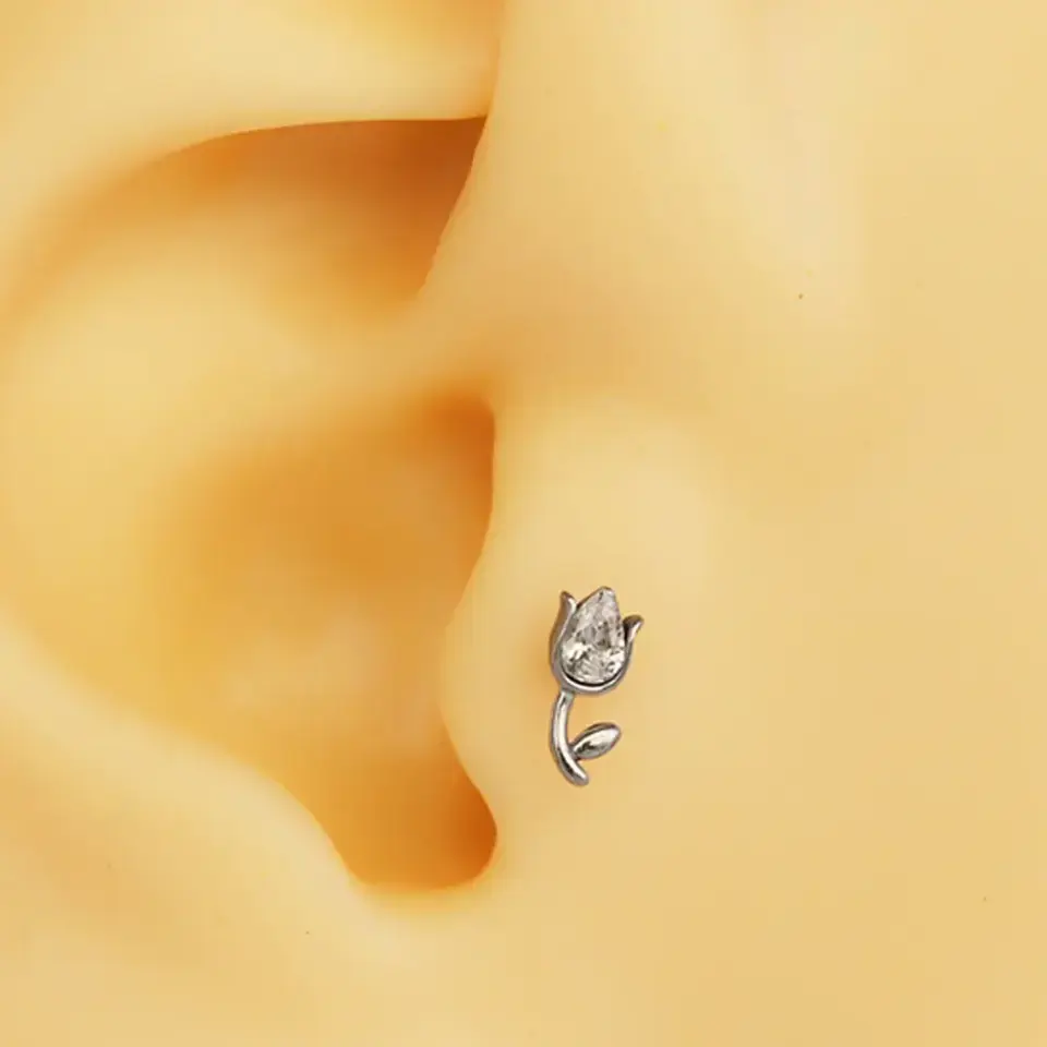 Gümüş renk lale figürlü damla zirkon taşlı 316L cerrahi çelik kıkırdak piercingi