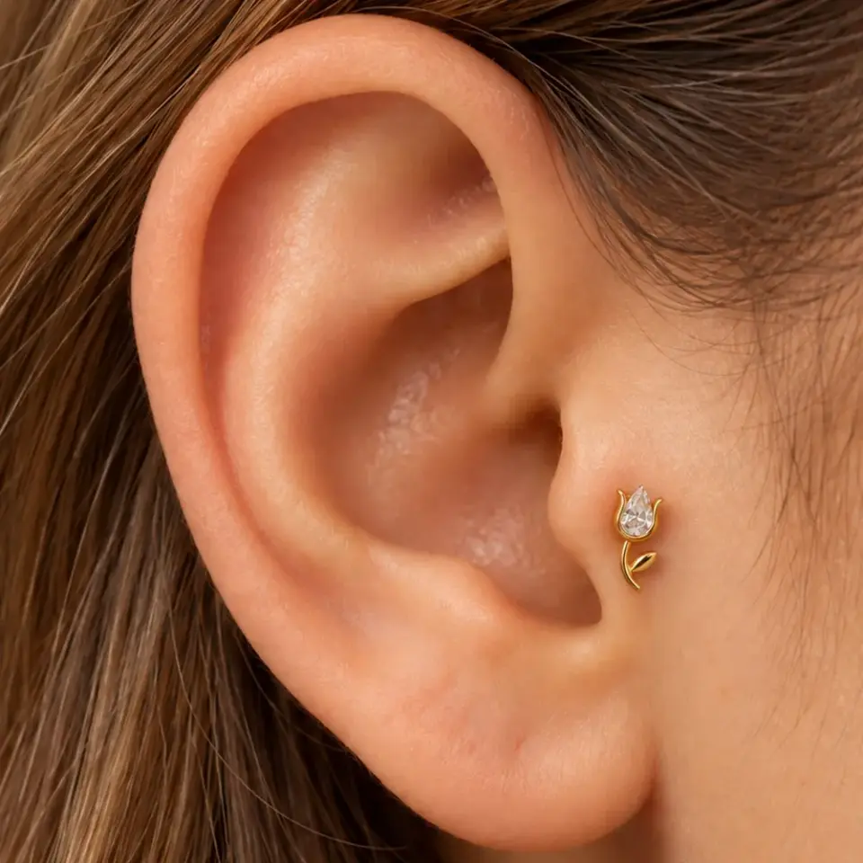 gold-zirkon-lale-tragus-piercing