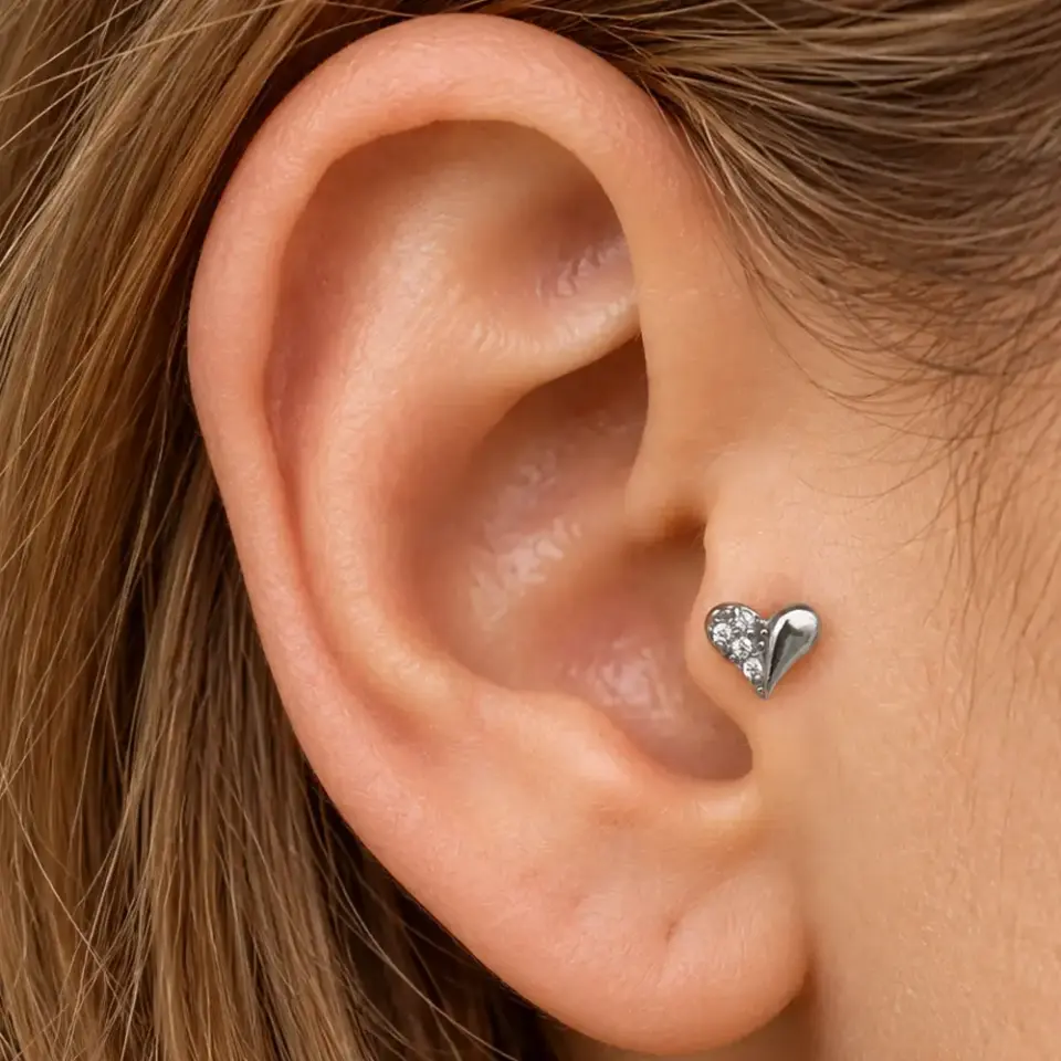 gumus-kalp-zirkon-tragus-piercing