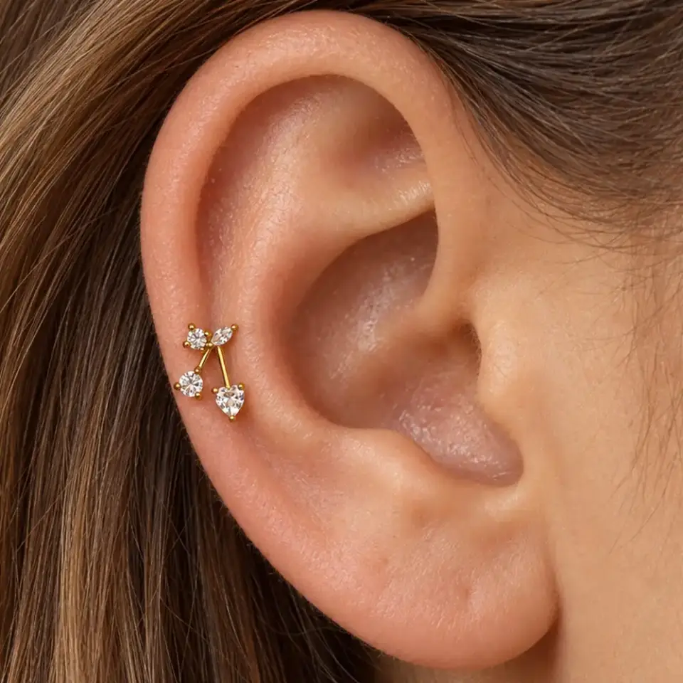 gold-kiraz-zirkon-helix-piercing