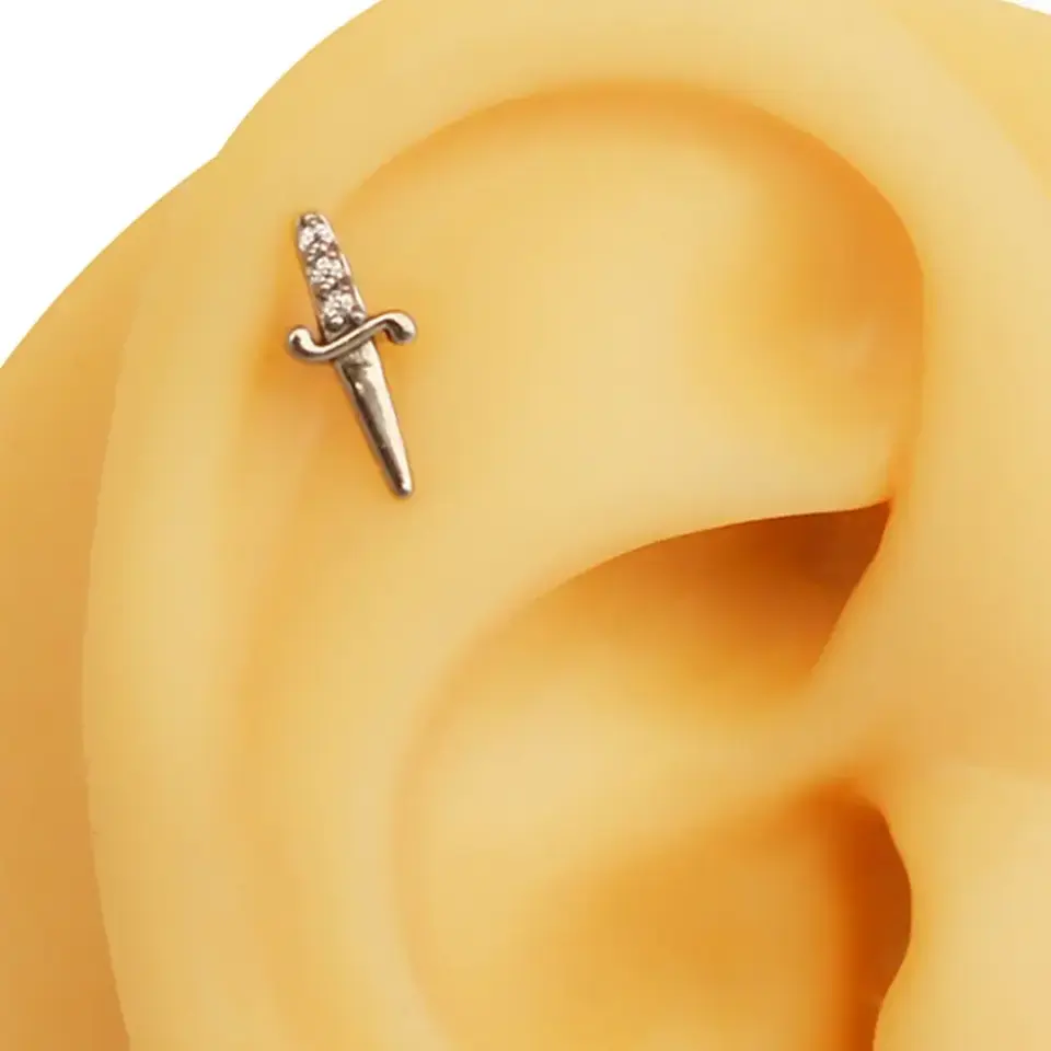 gumus-renk-zirkon-tasli-kilic-tragus-helix-kikirdak-piercing