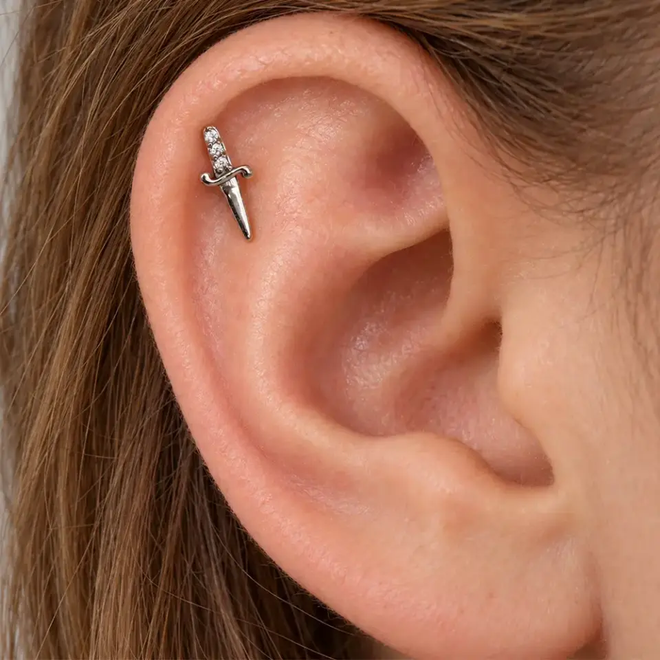 gumus-zirkon-kilic-tragus-piercing