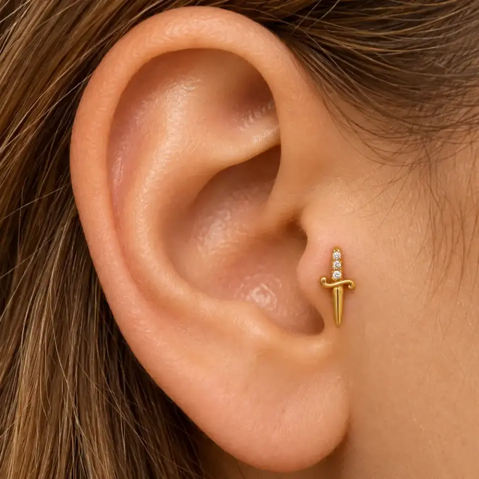 gold-zirkon-kilic-tragus-piercing