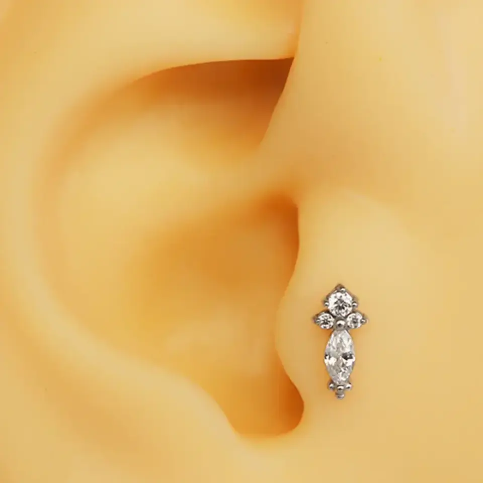 gumus-renk-zirkon-tasli-arma-model-tragus-helix-kikirdak-piercing