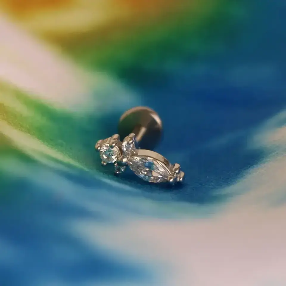 duz-arkali-flatback-gumus-arma-tragus-piercing-takisi