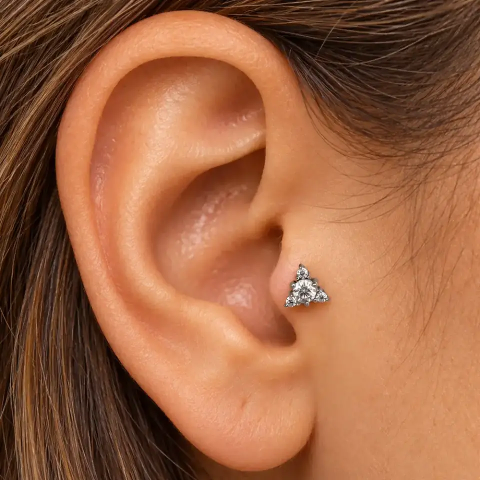 gumus-zirkon-ucgen-tragus-piercing