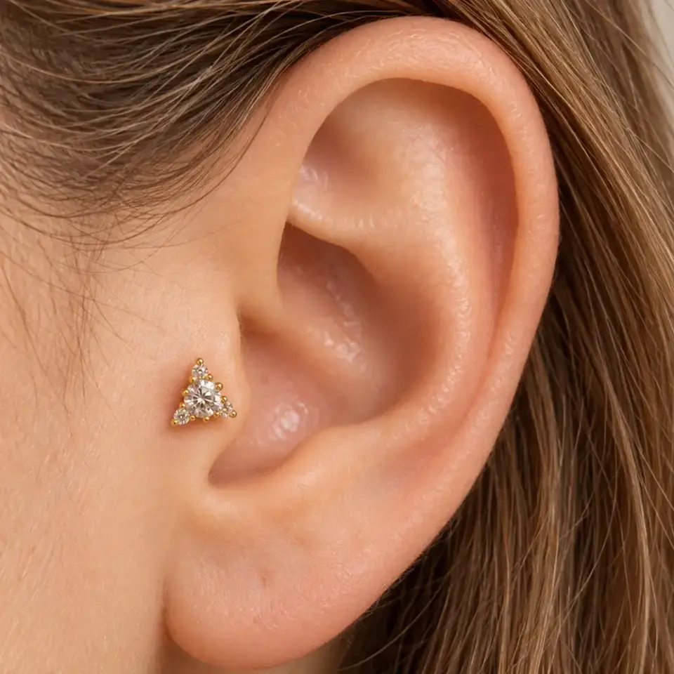 gold-zirkon-ucgen-tragus-piercing