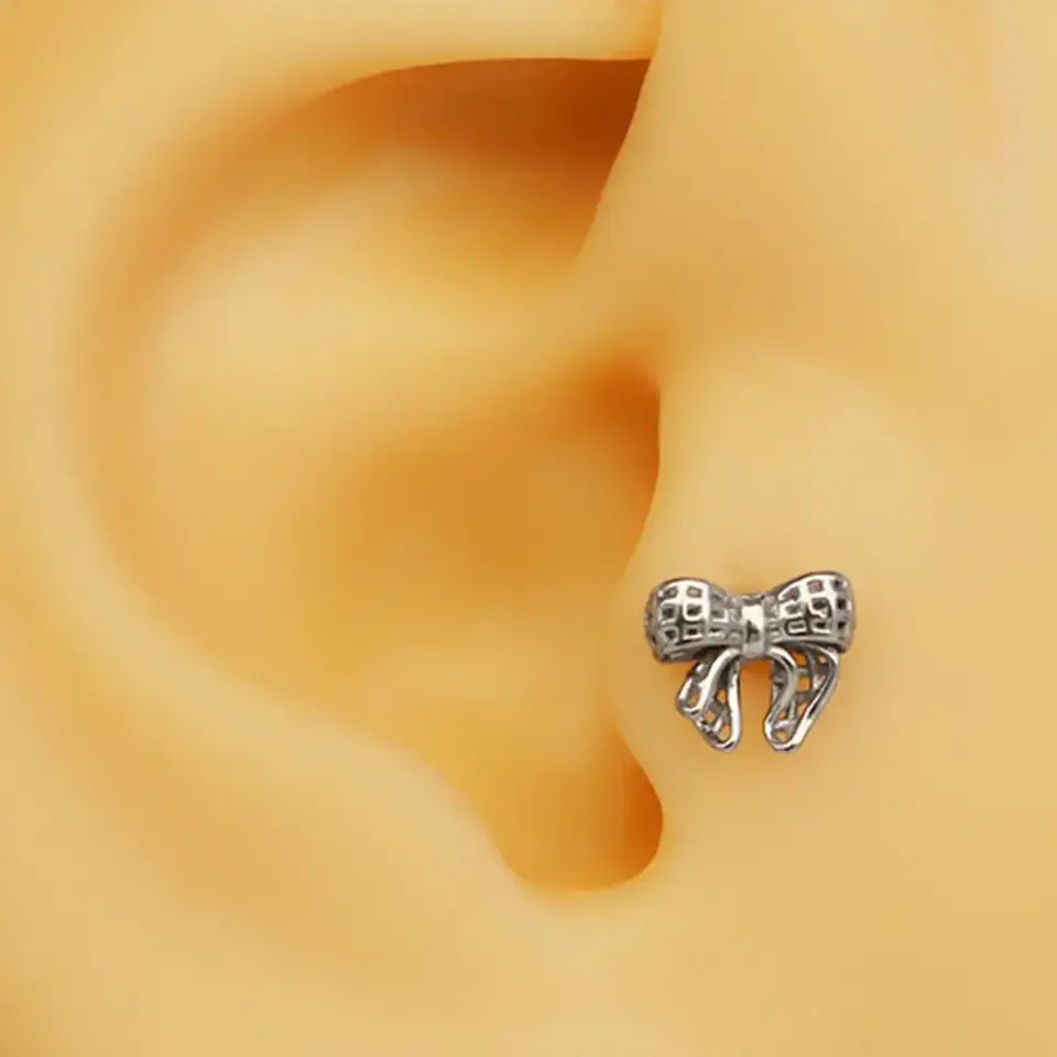 gumus-fiyonk-tasarim-tragus-helix-kikirdak-piercing-modeli