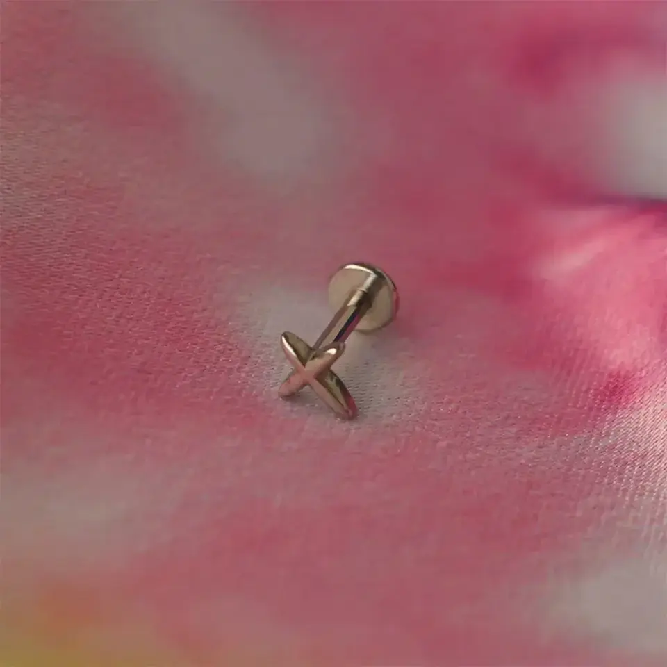 Gümüş kutup yıldızı kıkırdak küpesi helix ve conch uyumlu piercing