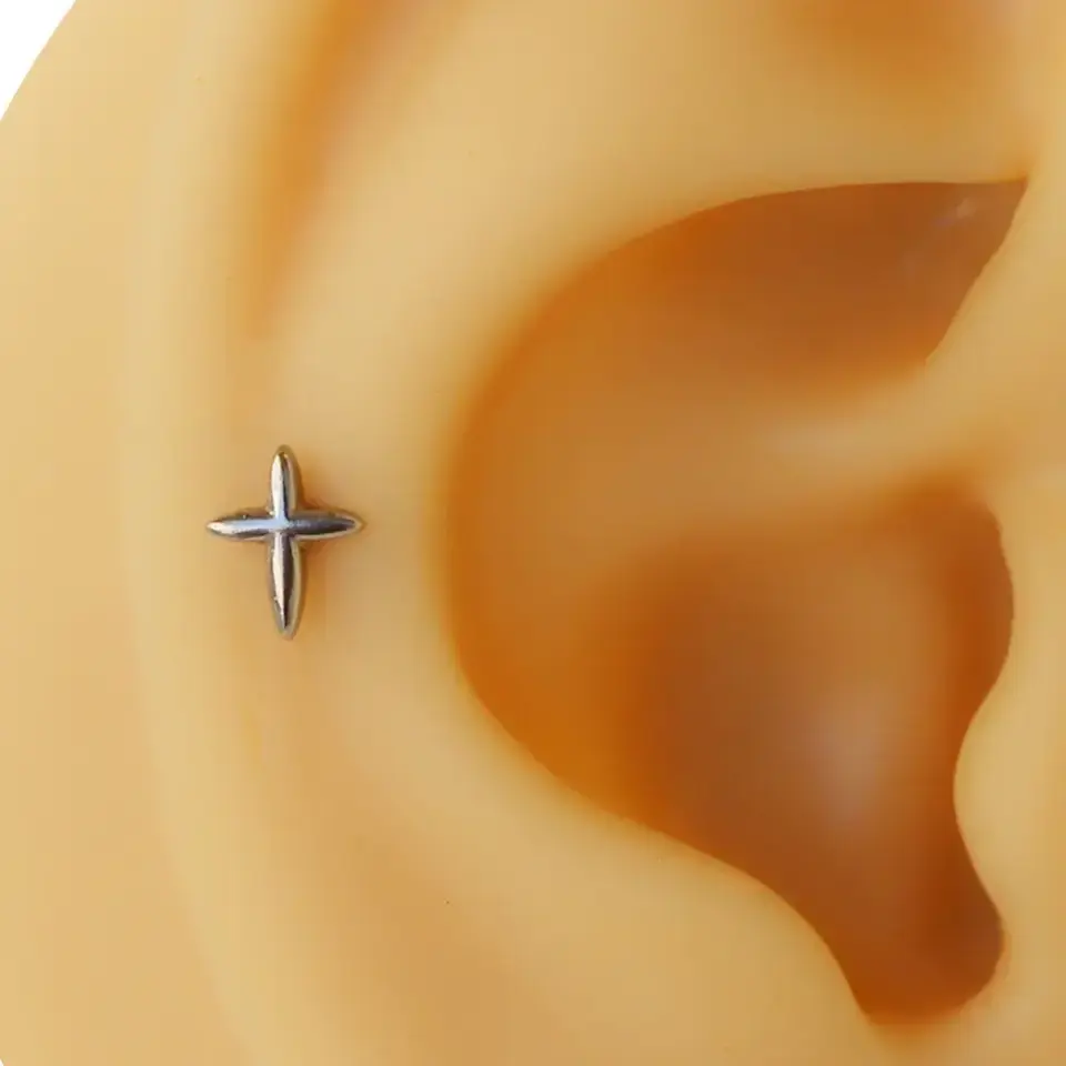 Kutup Yıldızı figürlü gümüş renk 316L cerrahi çelik tragus piercing flatback