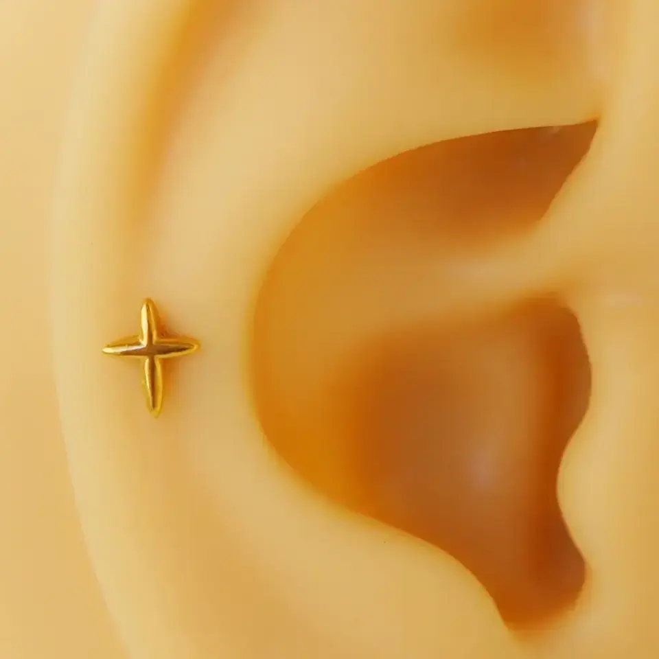 Kutup Yıldızı altın renk 316L cerrahi çelik tragus piercing flatback