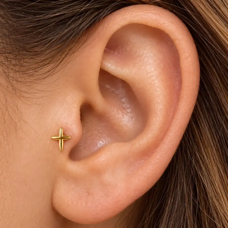 kutup-yildizi-tragus-piercing-gold