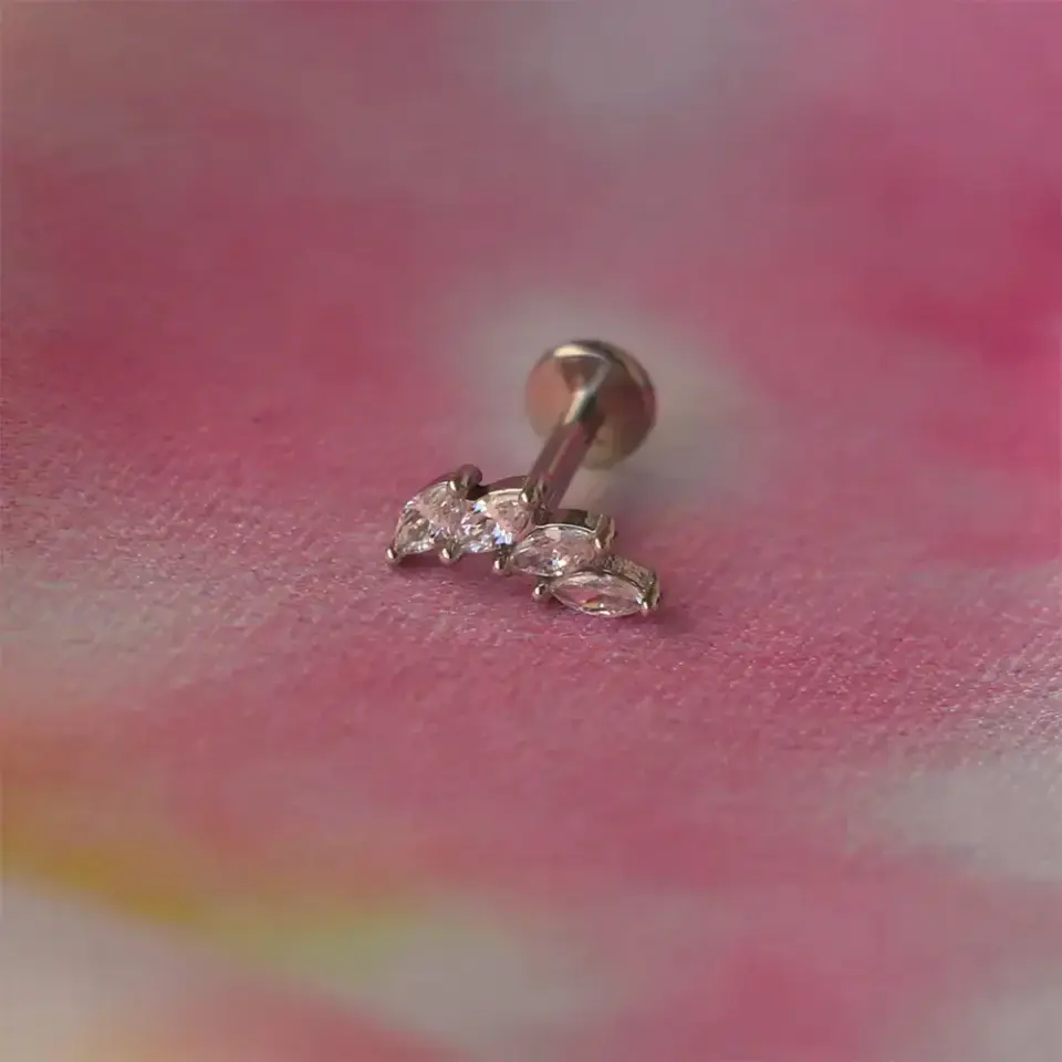 Kavisli zirkon taşlı gümüş kıkırdak küpesi helix ve conch uyumlu piercing