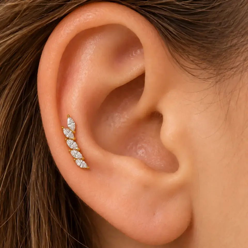 bes-badem-tas-gold-helix-piercing
