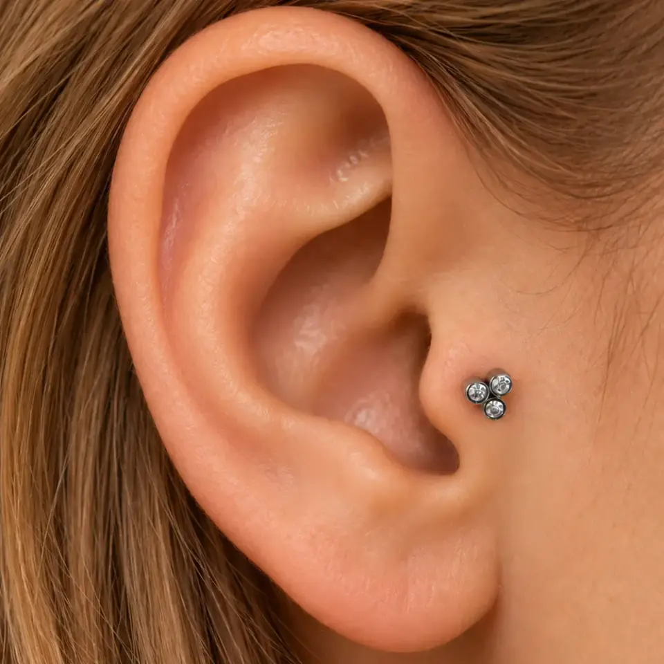 uc-tas-gumus-tragus-piercing