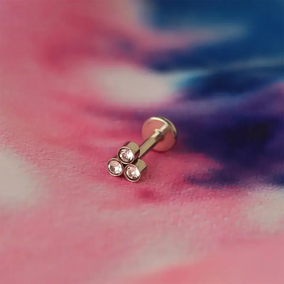 Kristal taşlı trinity kıkırdak küpesi helix conch piercing flatback