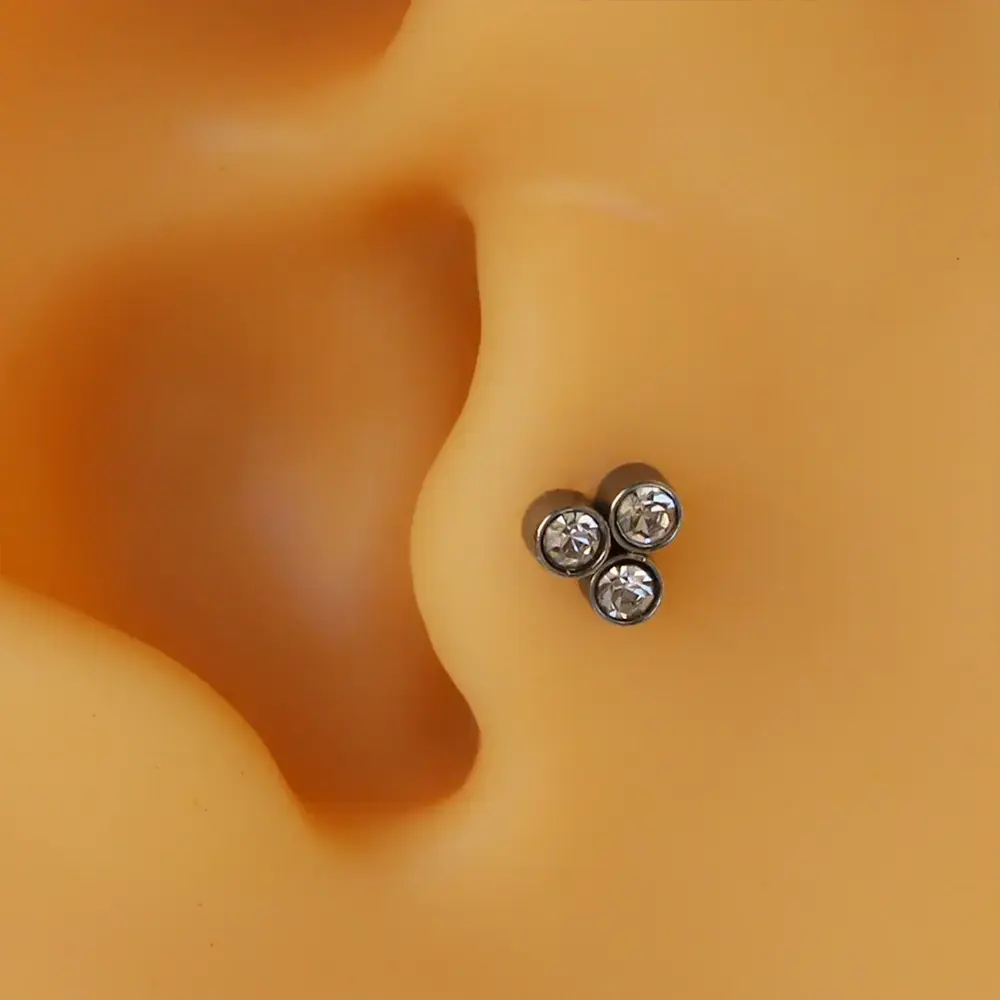 Üçlü zirkon taşlı gümüş renk 316L cerrahi çelik tragus piercing