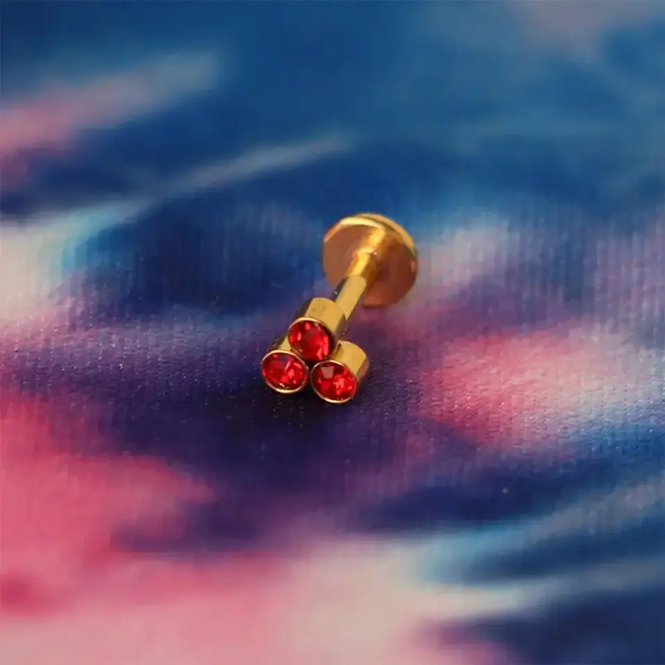 Üçlü kırmızı kristal taşlı trinity kıkırdak küpesi helix conch piercing flatback