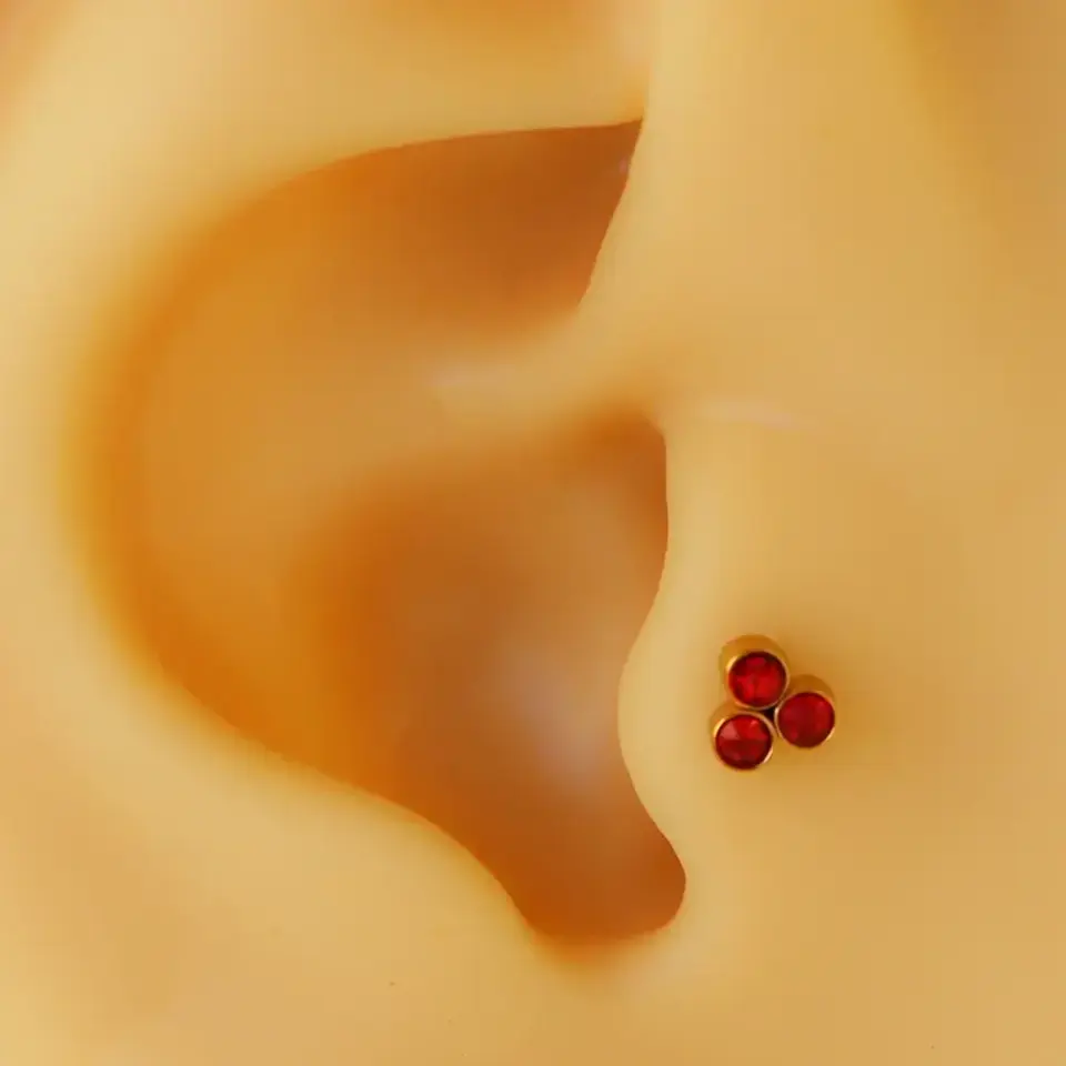 Sarı altın kaplama kırmızı zirkon taşlı 316L cerrahi çelik tragus piercing
