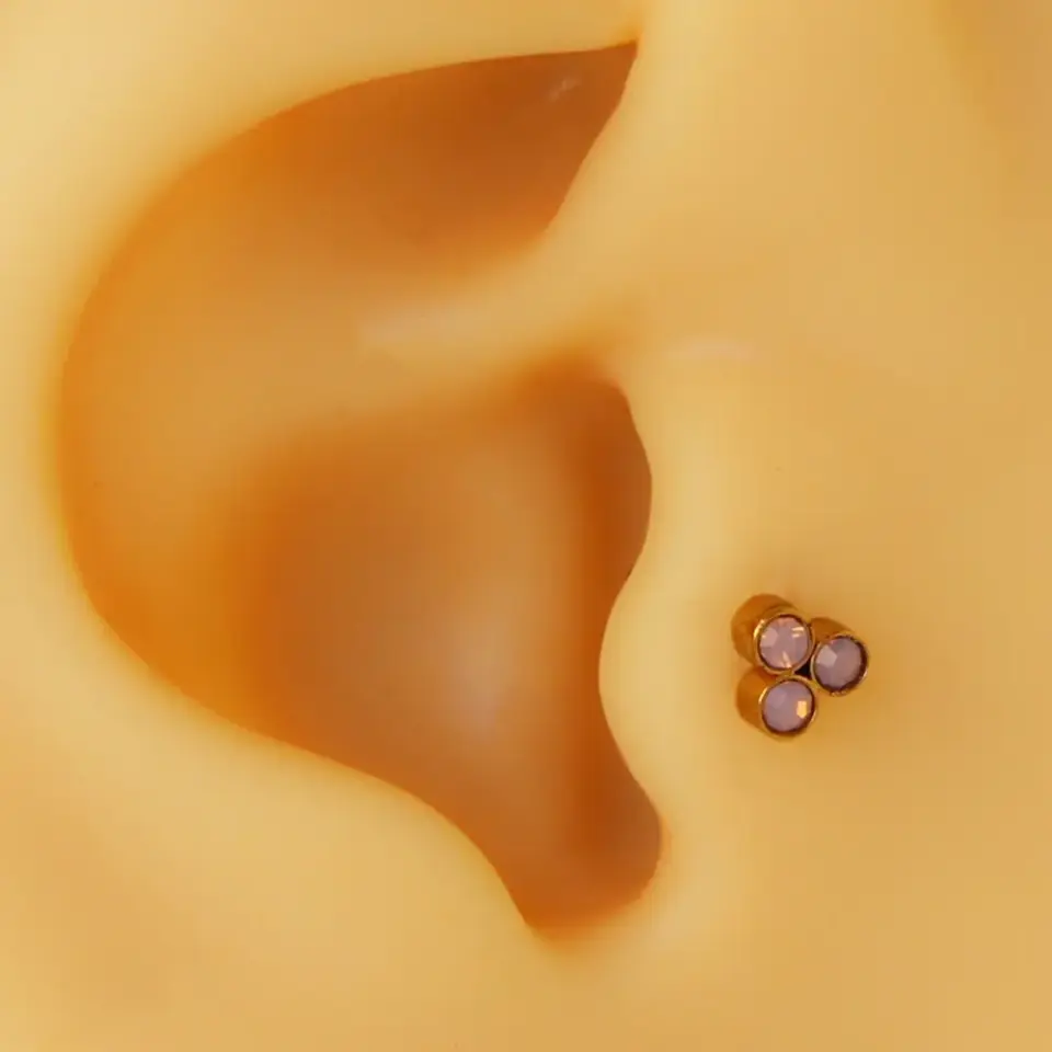 Sarı altın kaplama opak pembe taşlı 316L cerrahi çelik tragus piercing
