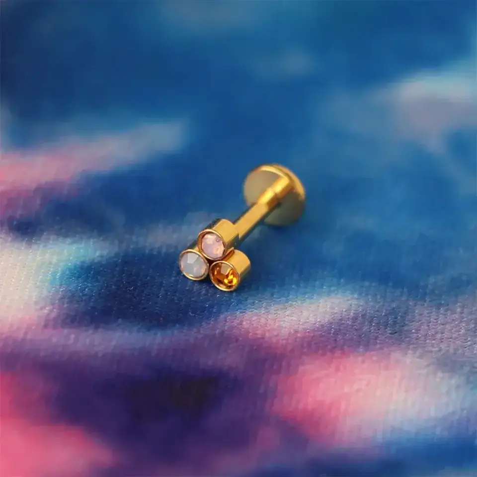 Renkli kristal taşlı trinity kıkırdak küpesi helix conch piercing