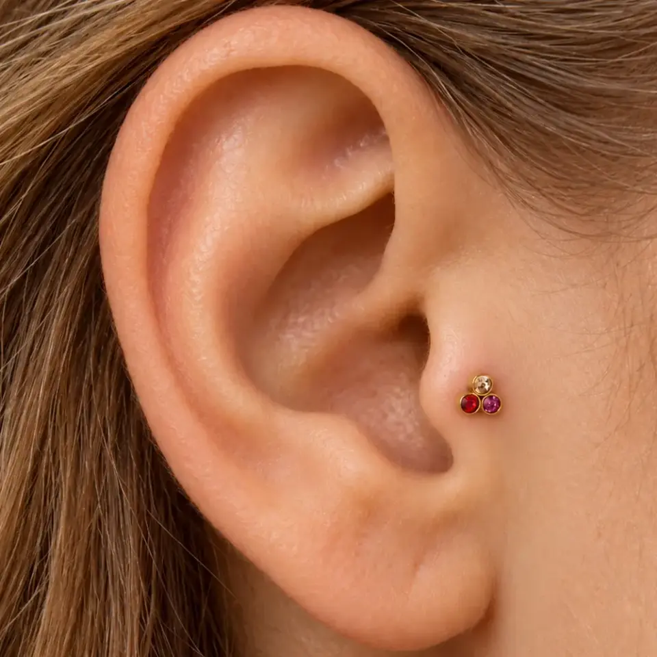 uc-renkli-tas-tragus-piercing