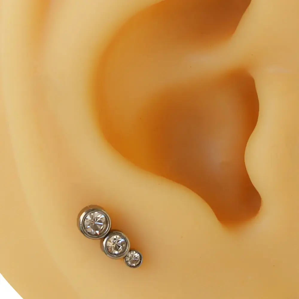 Gümüş renk sıralı 3 zirkon taşlı 316L cerrahi çelik helix piercing