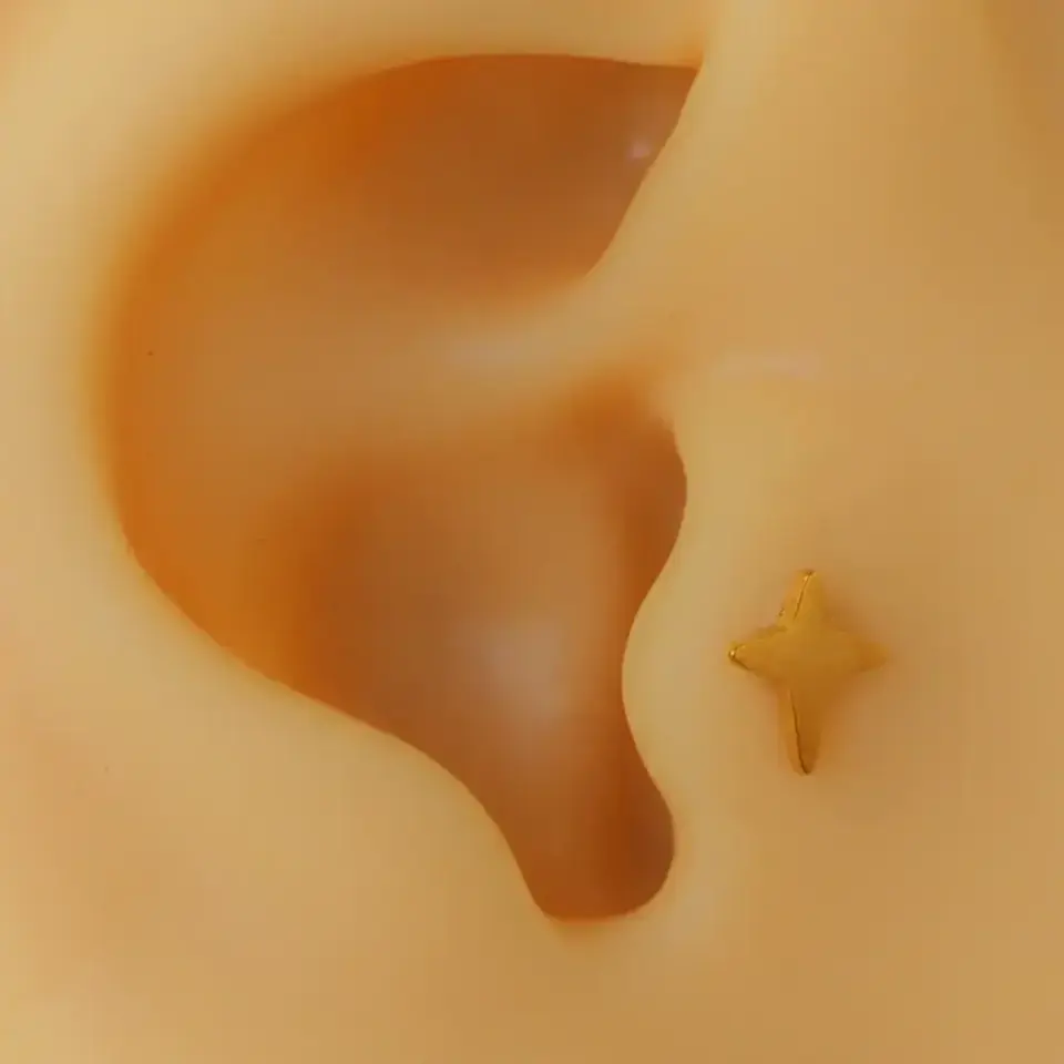 Sarı altın renk kutup yıldızı tasarım 316L cerrahi çelik tragus piercing