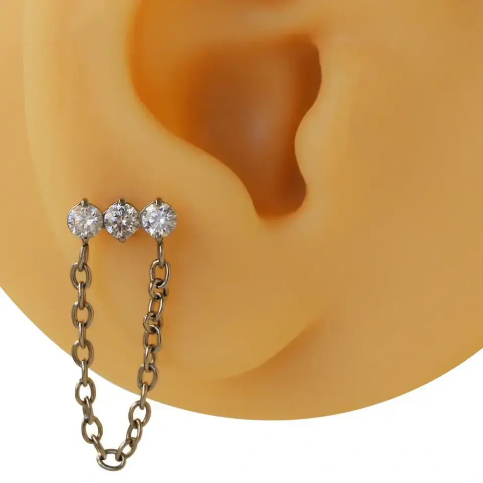 Gümüş renk üçlü zirkon taşlı sallantılı zincir tasarım 316L cerrahi çelik tragus piercing flatback.
