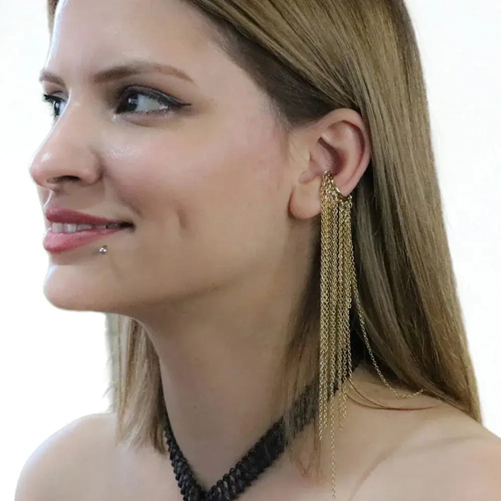 Altın rengi çoklu zincir detaylı Bengü model deliksiz ear cuff küpe