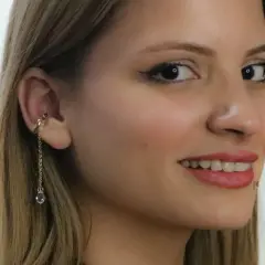 Kulak kıkırdağı için deliksiz ear cuff küpe kullanımı