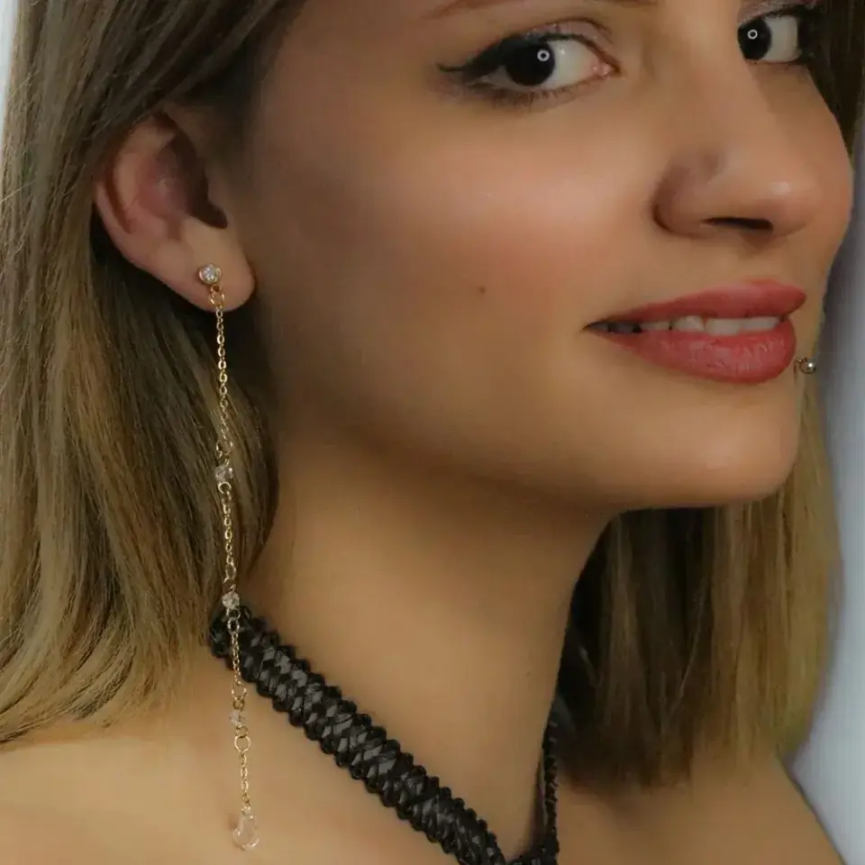 316L cerrahi çelikten imal edilmiş altın rengi kristal taşlı zincirli kıkırdak piercing