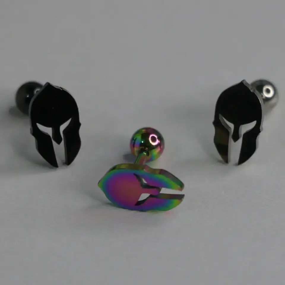 Spartan Helmet Model 316L Cerrahi Çelik Kıkırdak Helix Piercing Miğfer Detayı